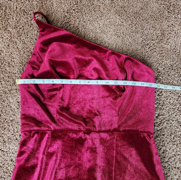 After Six One-Shoulder Spaghetti Strap Velvet Maxi Dress In Cabernet Size 10 NWT - Picture 7 of 10